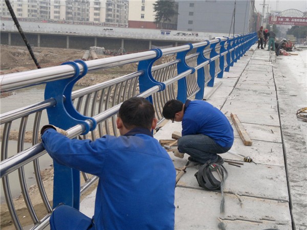 淮北不锈钢桥梁护栏除锈维护的重要性及其方法